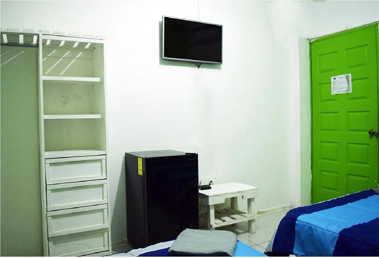 Guacamundo Beach Hostel 5Th. Ave بلايا ديل كارمن